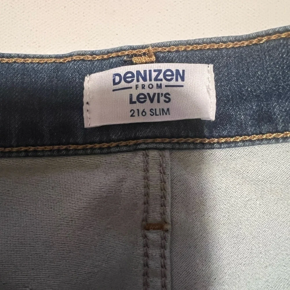 EUC DENIZEN® from Levi's® Men's 216™ Slim Fit Jeans 28/30